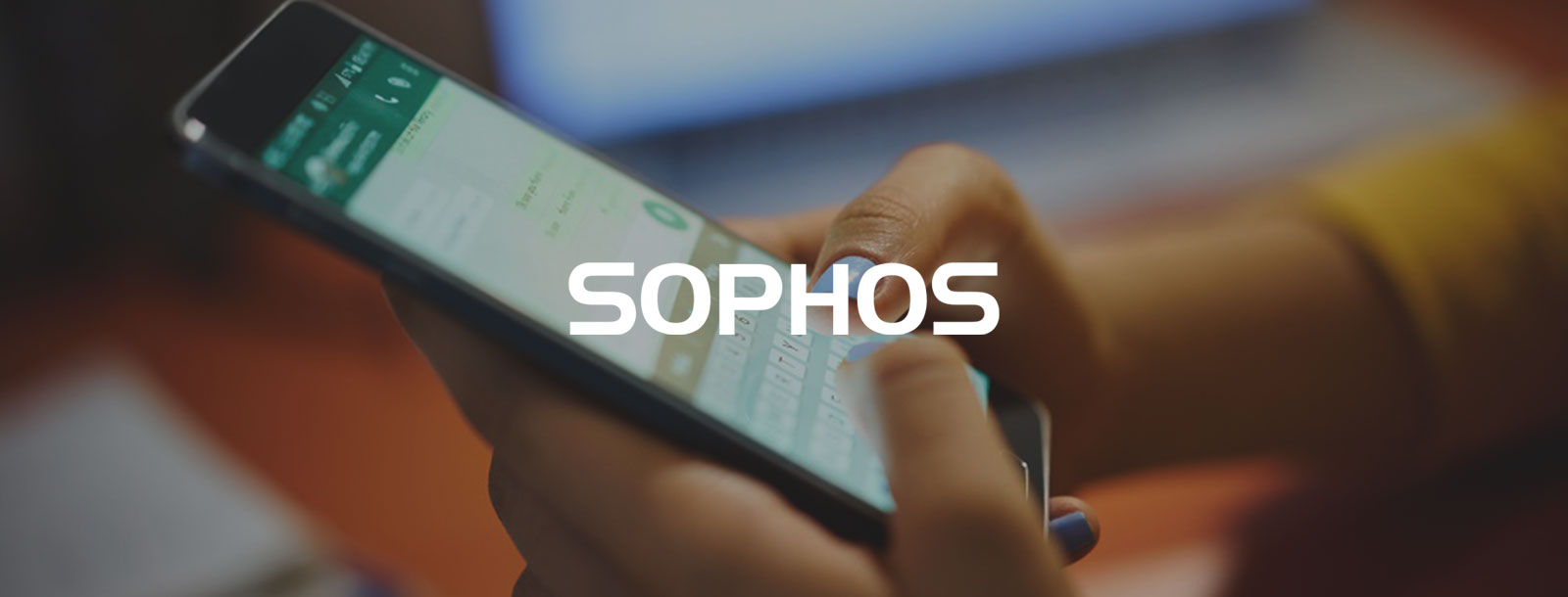 Raport Sophos: Polacy nagminnie przesyłają poufne dane przez WhatsAppa lub Messengera