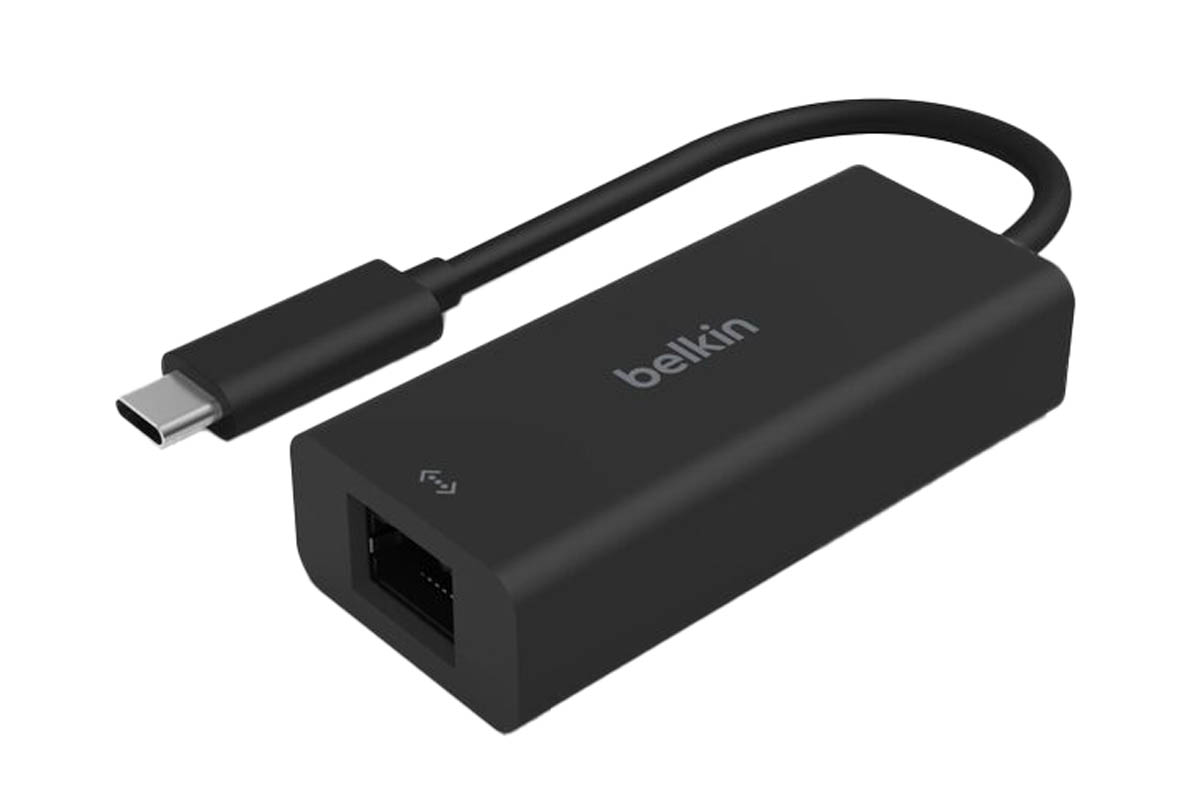 Obrazek przedstawia adapter Belkin USB-C na RJ-45 Ethernet 2,5 Gb.